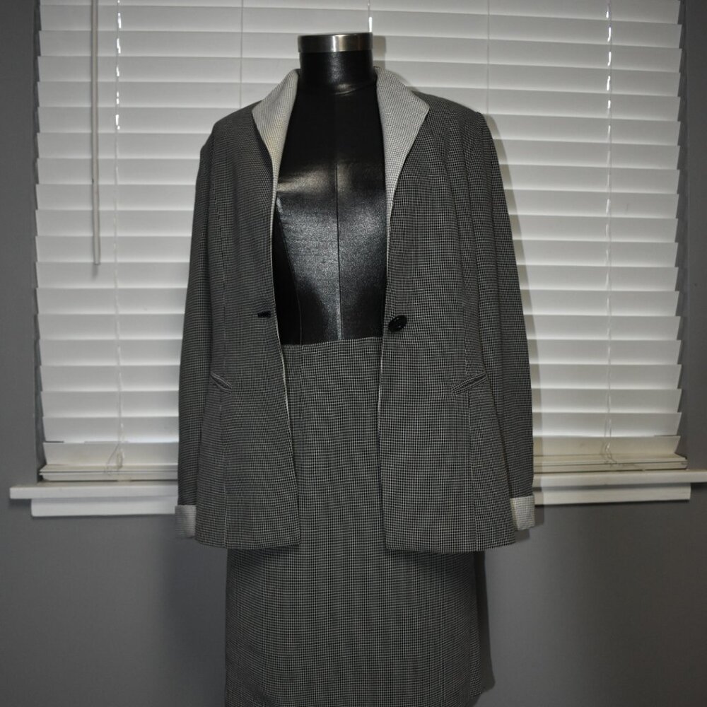 Unique Vintage Suit Set (Pencil Skirt and Blazer) - Picture 2 of 7